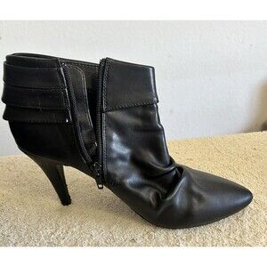 CALL IT SPRING Black Zipper Ankle Boots With Stiletto Heels Size 7 and metal